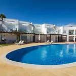 Cliff-top Townhouse With Stunning Ocean Views شقة