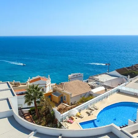 Cliff-top Townhouse With Stunning Ocean Views *