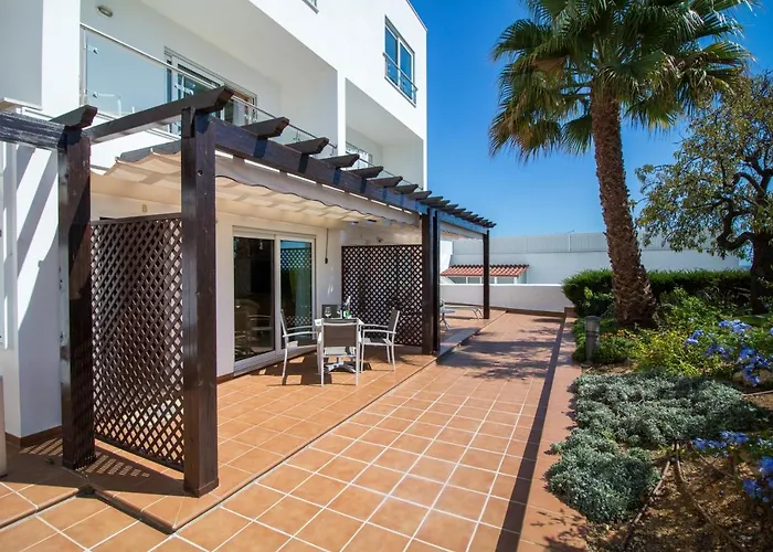 Cliff-top Townhouse With Stunning Ocean Views 카르보에이루