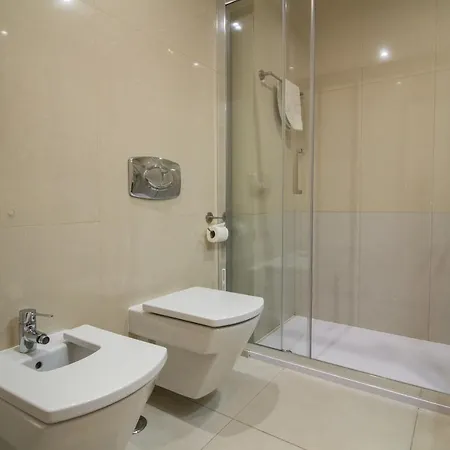 Cliff-top Townhouse With Stunning Ocean Views *