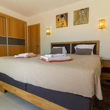 Daire Cliff-top Townhouse With Stunning Ocean Views