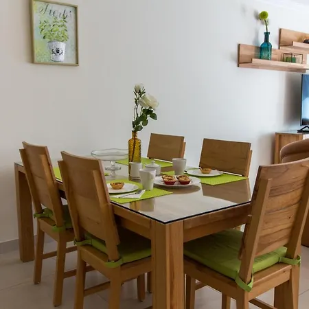 Cliff-top Townhouse With Stunning Ocean Views *