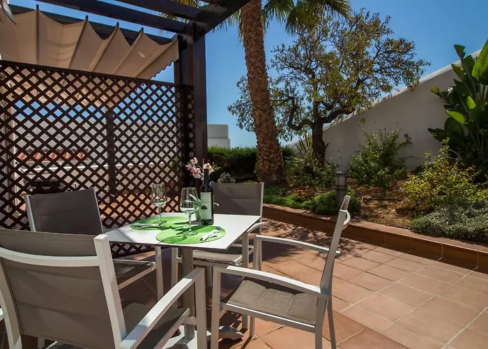 Cliff-top Townhouse With Stunning Ocean Views Apartment *
