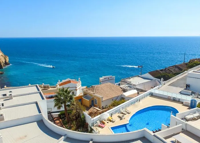 Cliff-top Townhouse With Stunning Ocean Views *