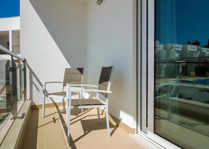 Cliff-top Townhouse With Stunning Ocean Views Apartment *