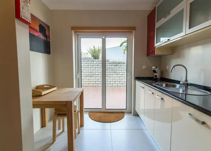 Cliff-top Townhouse With Stunning Ocean Views Appartement *